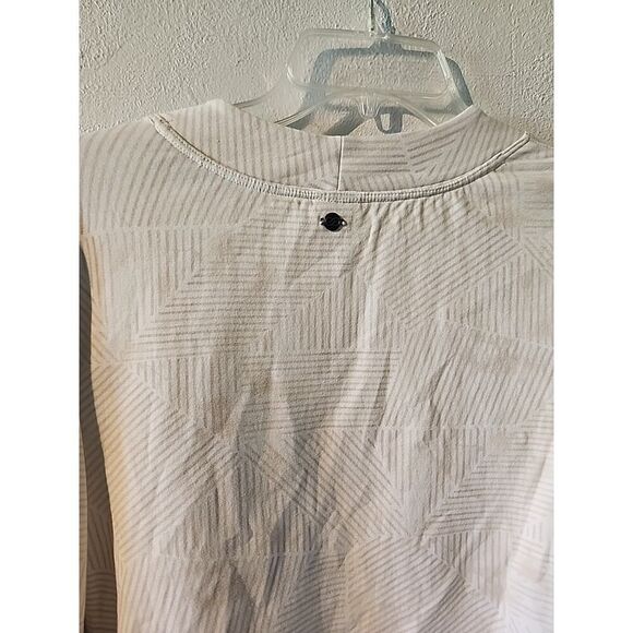 CALIA BY CARRIE UNDERWOOD Super Soft White And Tan Geometric Sweatshirt Small - Picture 6 of 6